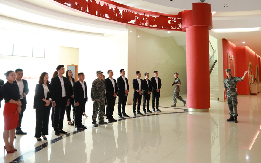 纳汇高层骨干参观学习好八连